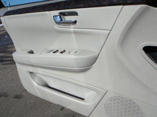 Cadillac DTS 2010 photo 5