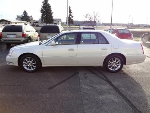 Cadillac DTS 2010 photo 3
