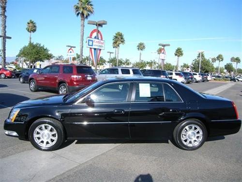 Cadillac DTS 2010 photo 1
