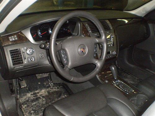 Cadillac DTS 2010 photo 1
