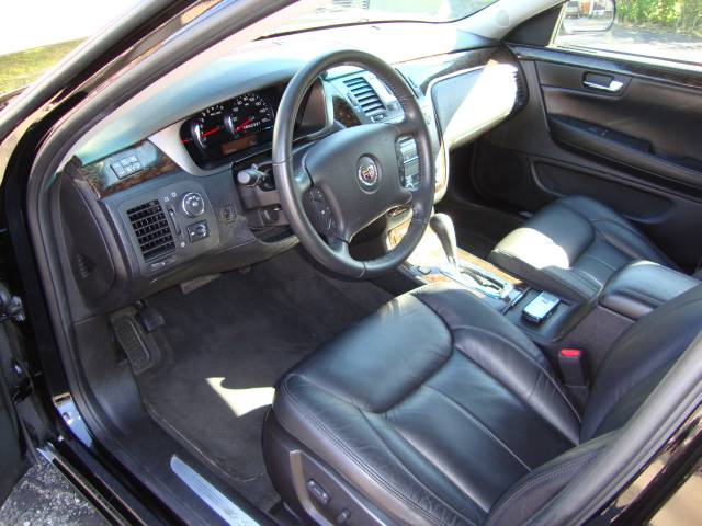 Cadillac DTS 2010 photo 3