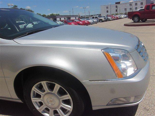 Cadillac DTS 2010 photo 4