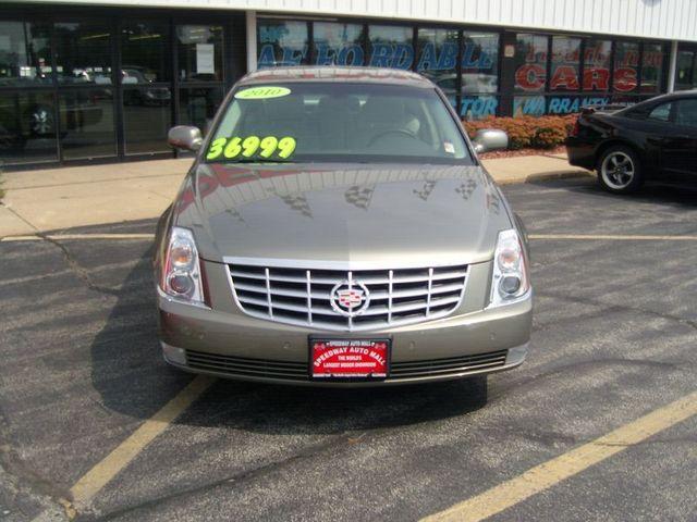 Cadillac DTS 2010 photo 1