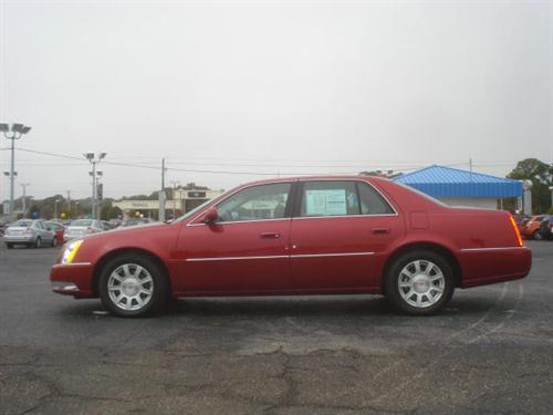 Cadillac DTS 2010 photo 1