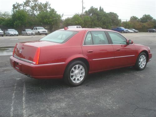 Cadillac DTS 2010 photo 3