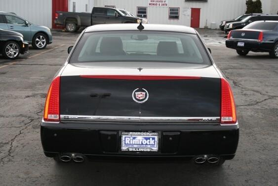 Cadillac DTS 2010 photo 1