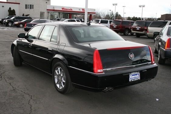 Cadillac DTS 2010 photo 2
