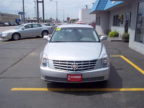 Cadillac DTS 2010 photo 1