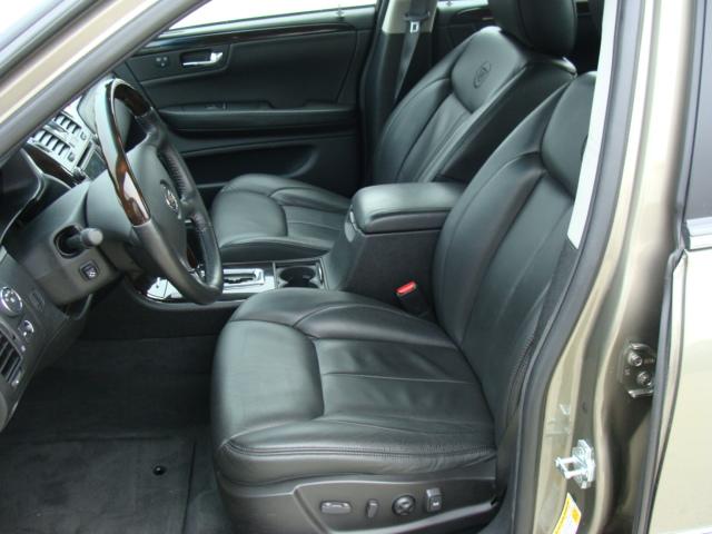 Cadillac DTS 2010 photo 2