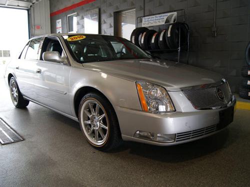 Cadillac DTS 2010 photo 1