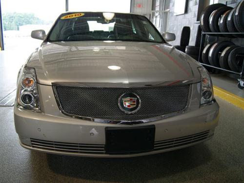 Cadillac DTS 2010 photo 2