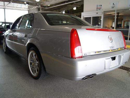 Cadillac DTS 2010 photo 4