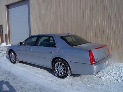 Cadillac DTS 2010 photo 1