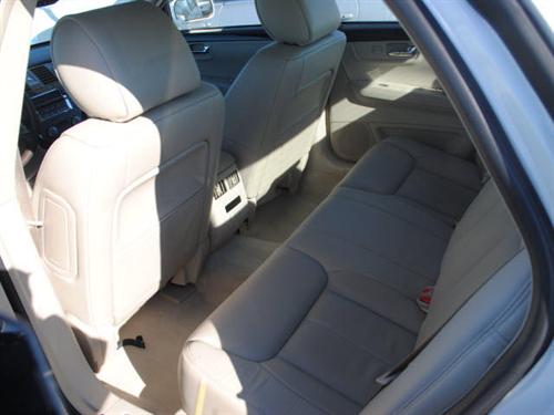 Cadillac DTS 2010 photo 2