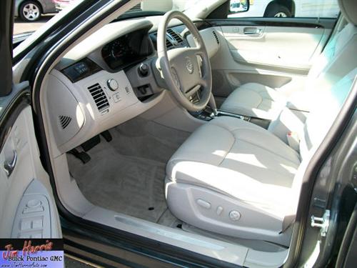Cadillac DTS 2010 photo 2