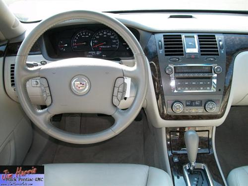 Cadillac DTS 2010 photo 3