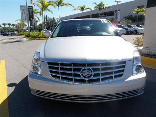 Cadillac DTS 2010 photo 3