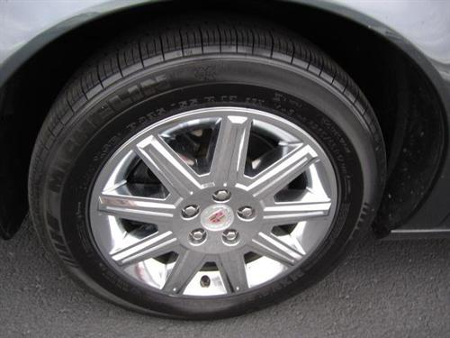 Cadillac DTS 2010 photo 2