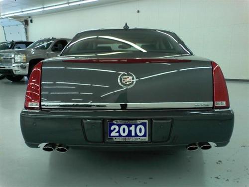 Cadillac DTS 2010 photo 1