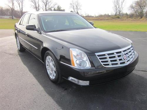 Cadillac DTS 2010 photo 1