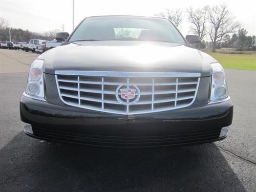 Cadillac DTS 2010 photo 2