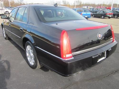 Cadillac DTS 2010 photo 5