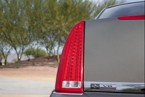 Cadillac DTS 2010 photo 1