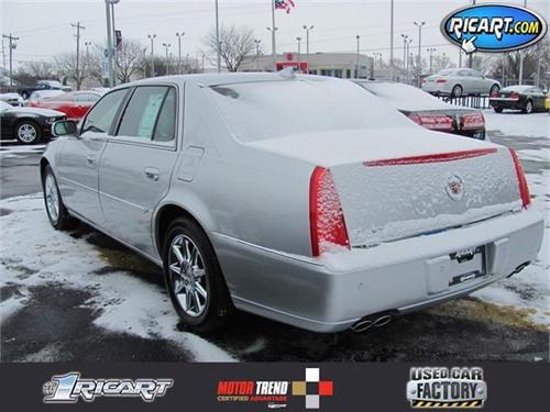 Cadillac DTS 2010 photo 1