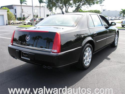 Cadillac DTS 2010 photo 5