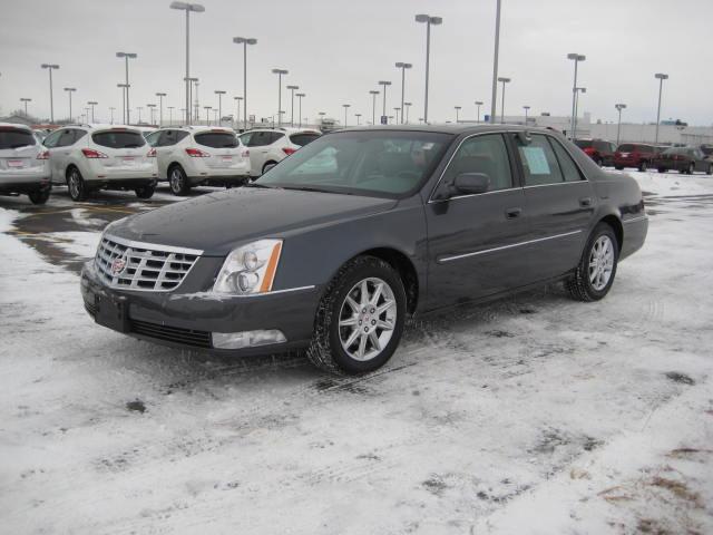 Cadillac DTS 2010 photo 3