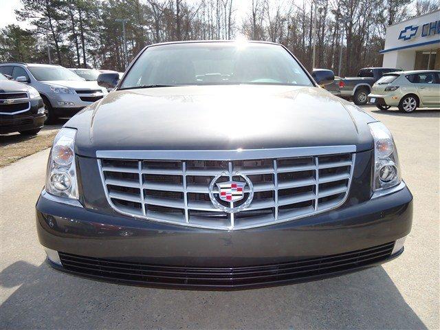 Cadillac DTS XLT Pickup 4D 5 1/2 Ft Sedan