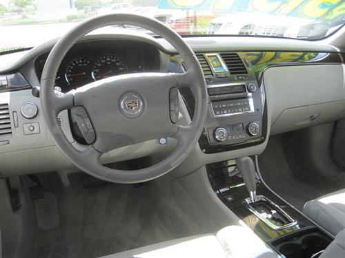 Cadillac DTS 2010 photo 3