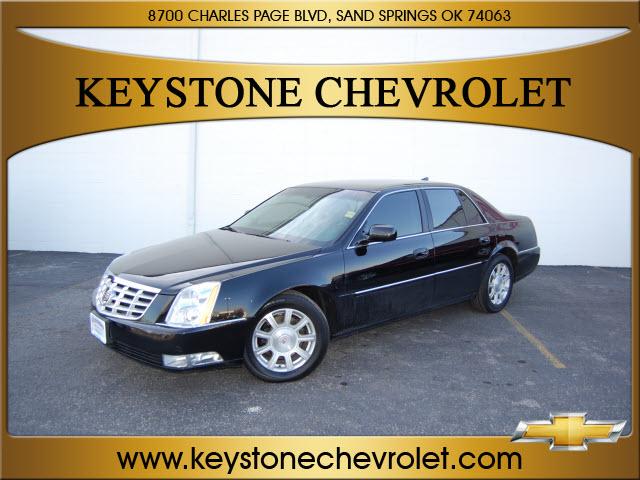 Cadillac DTS 4dr Sdn XLE Auto Sedan