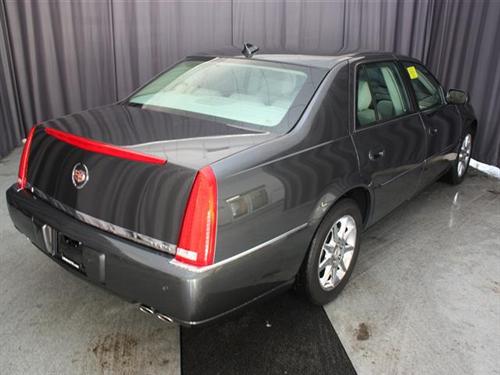 Cadillac DTS 2010 photo 3
