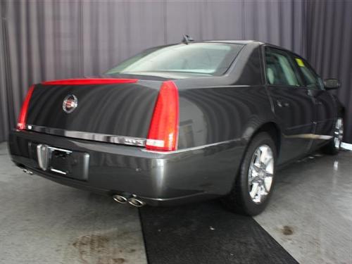 Cadillac DTS 2010 photo 4