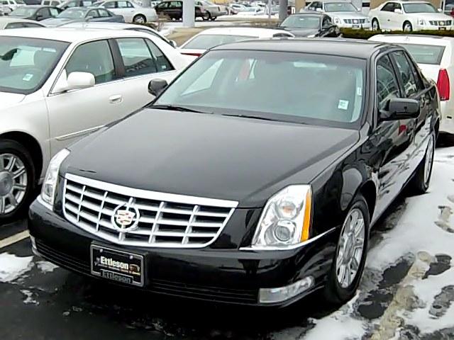 Cadillac DTS Lariat DVD Sedan