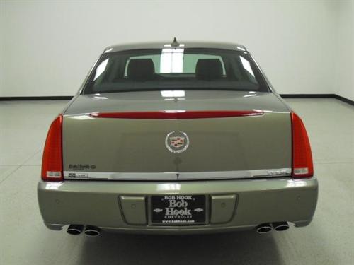 Cadillac DTS 2010 photo 2