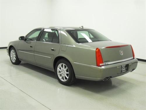 Cadillac DTS 2010 photo 3