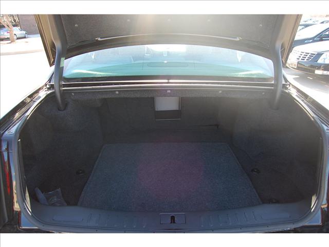 Cadillac DTS 2010 photo 3