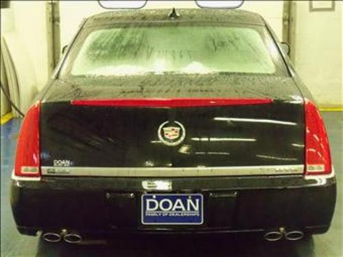 Cadillac DTS 2010 photo 2