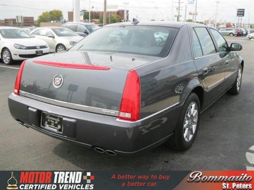 Cadillac DTS 2010 photo 2