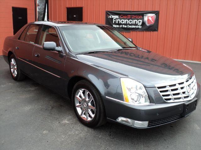 Cadillac DTS 2010 photo 1