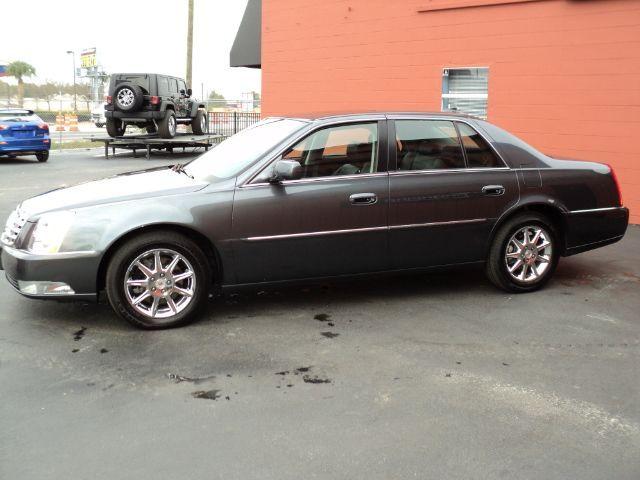 Cadillac DTS 2010 photo 3