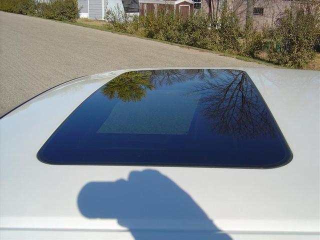 Cadillac DTS 2010 photo 3