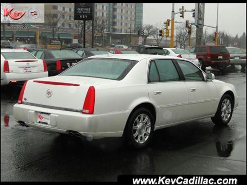 Cadillac DTS 2010 photo 1