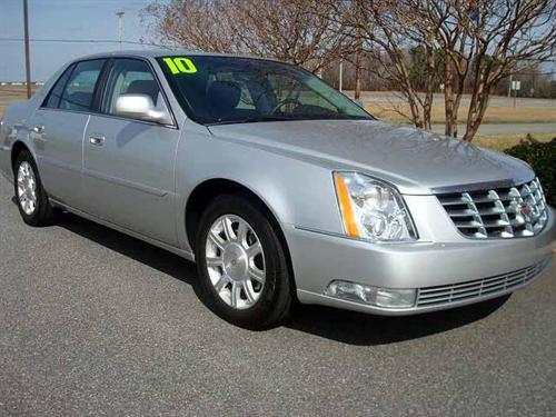 Cadillac DTS 2010 photo 1
