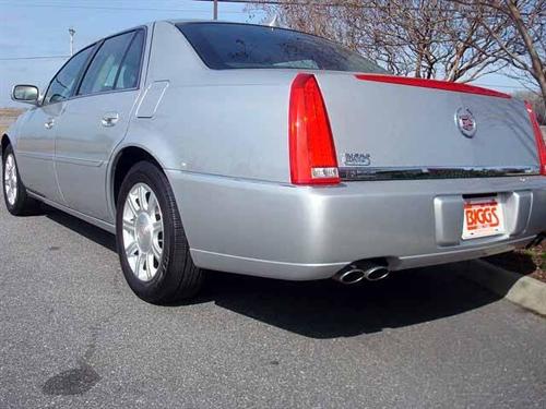 Cadillac DTS 2010 photo 3