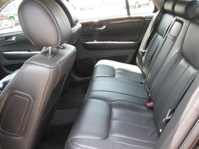 Cadillac DTS 2010 photo 3
