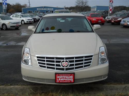 Cadillac DTS 2010 photo 1