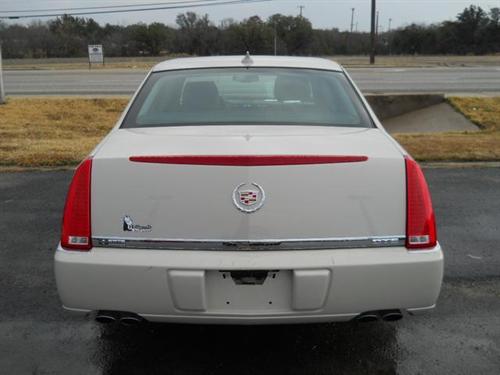 Cadillac DTS 2010 photo 3